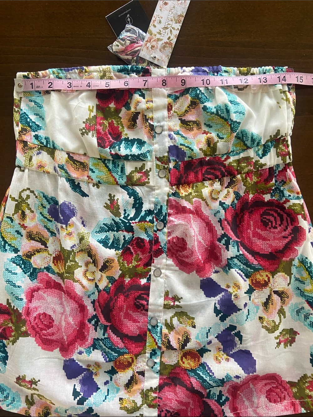 2/$20* Bold Rose Print Blouse, Removable straps, pearl snaps on front. Sz L - Picture 7 of 11